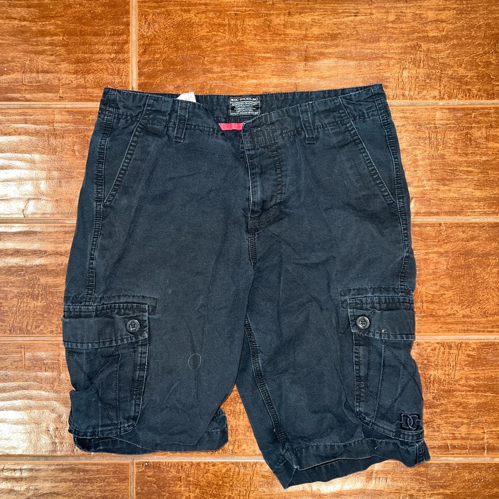 Men's Dc shoes.inc cargo short size 28.